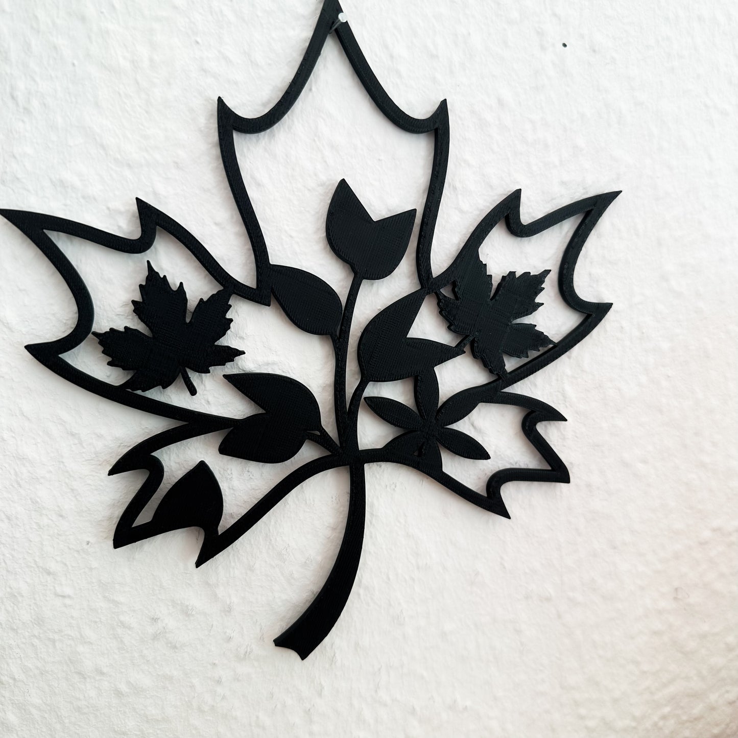Herbstliche Wanddeko im Ahornblatt Design – nachhaltig gefertigt