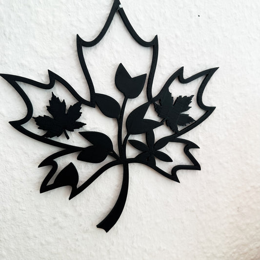 Herbstliche Wanddeko im Ahornblatt Design – nachhaltig gefertigt