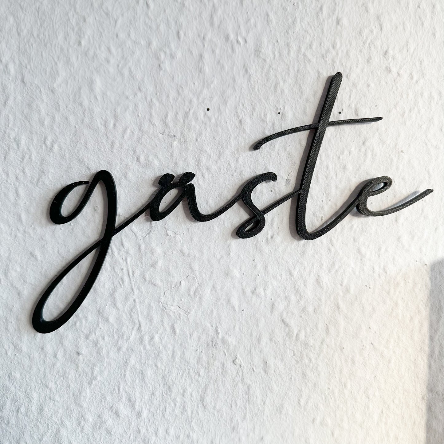 PLA Schriftzug ‚Gäste‘ als Türschild – minimalistisch und stilvoll