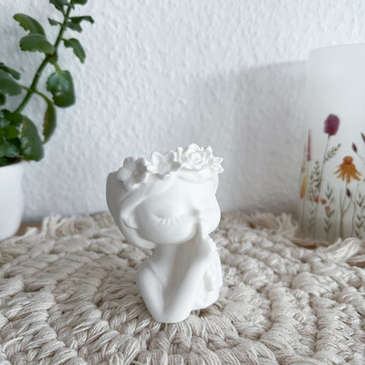 Süßer Pflanzentopf Mädchen – Deko für Fensterbank oder Regal
