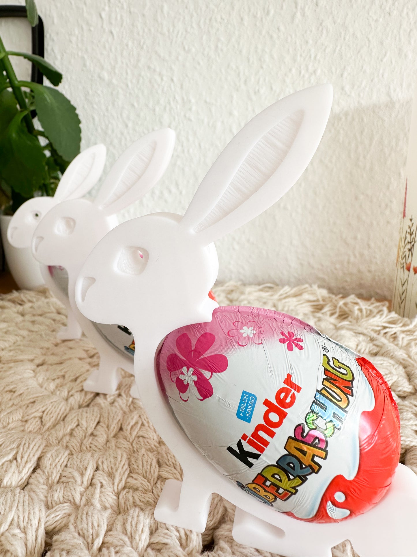 PLA Osterfigur – dekorativer Hase mit Eiern für Tisch oder Fensterbank
