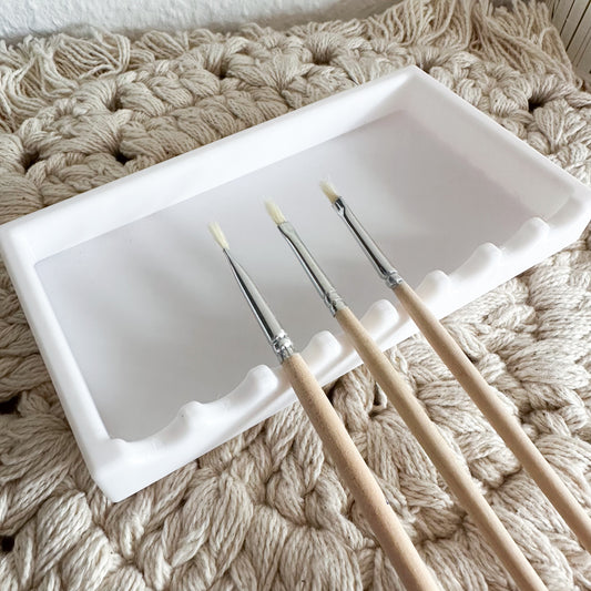 Pinselablage im Einsatz – Ordnung beim Malen und Basteln mit PLA-Halterung