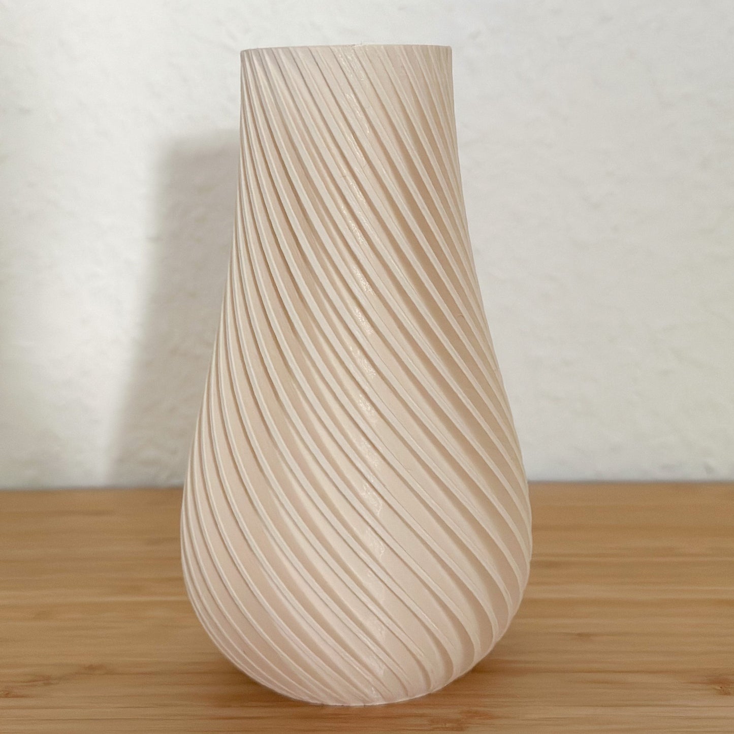 Moderne Blumenvase Valerie – Wohnungsdeko im minimalistischen Stil