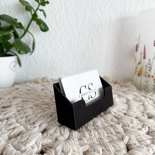 3D-gedruckter Businesscard Stand mit Visitenkarten – seitliche Ansicht