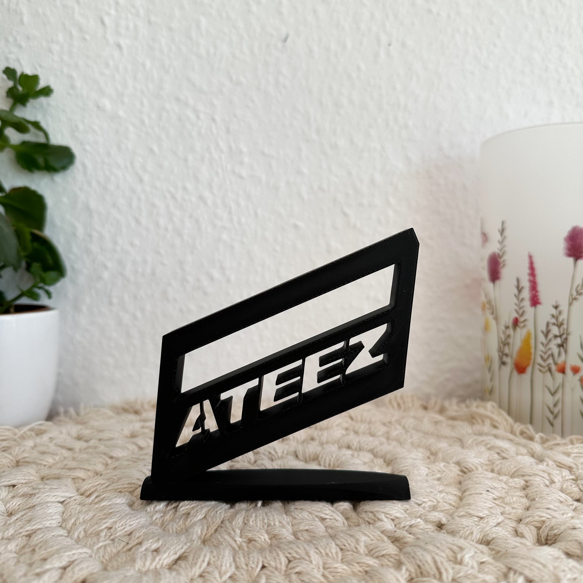 ATEEZ Logo Standee aus PLA – 3D-gedruckter K-Pop Fanartikel