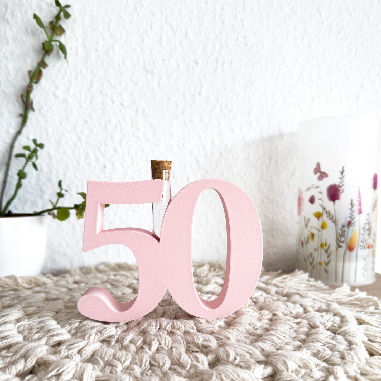 Personalisierte Deko Zahl mit Reagenzglas aus 3D-Druck