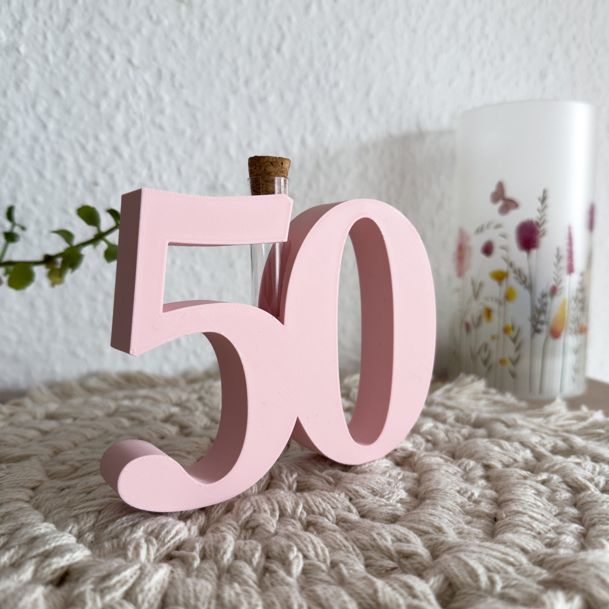 Zahl mit integriertem Reagenzglas als Geschenkidee