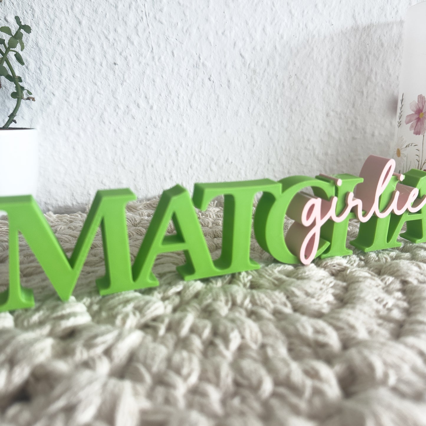 Moderner Matcha Girlie Schriftzug aus PLA