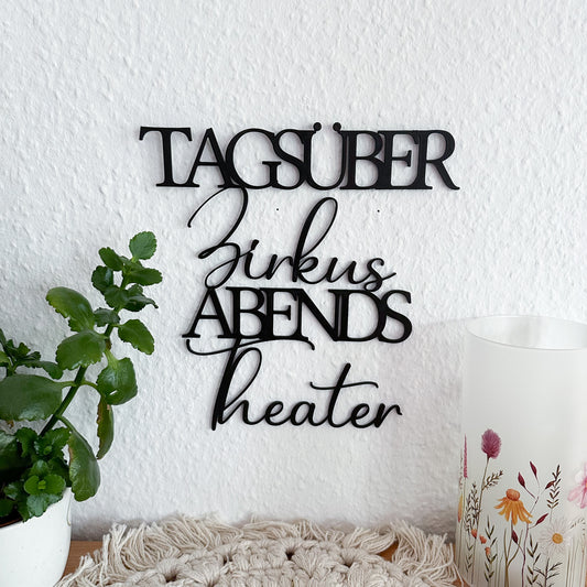 Tagsüber Zirkus abends Theater – humorvolles PLA Schild aus dem 3D-Drucker