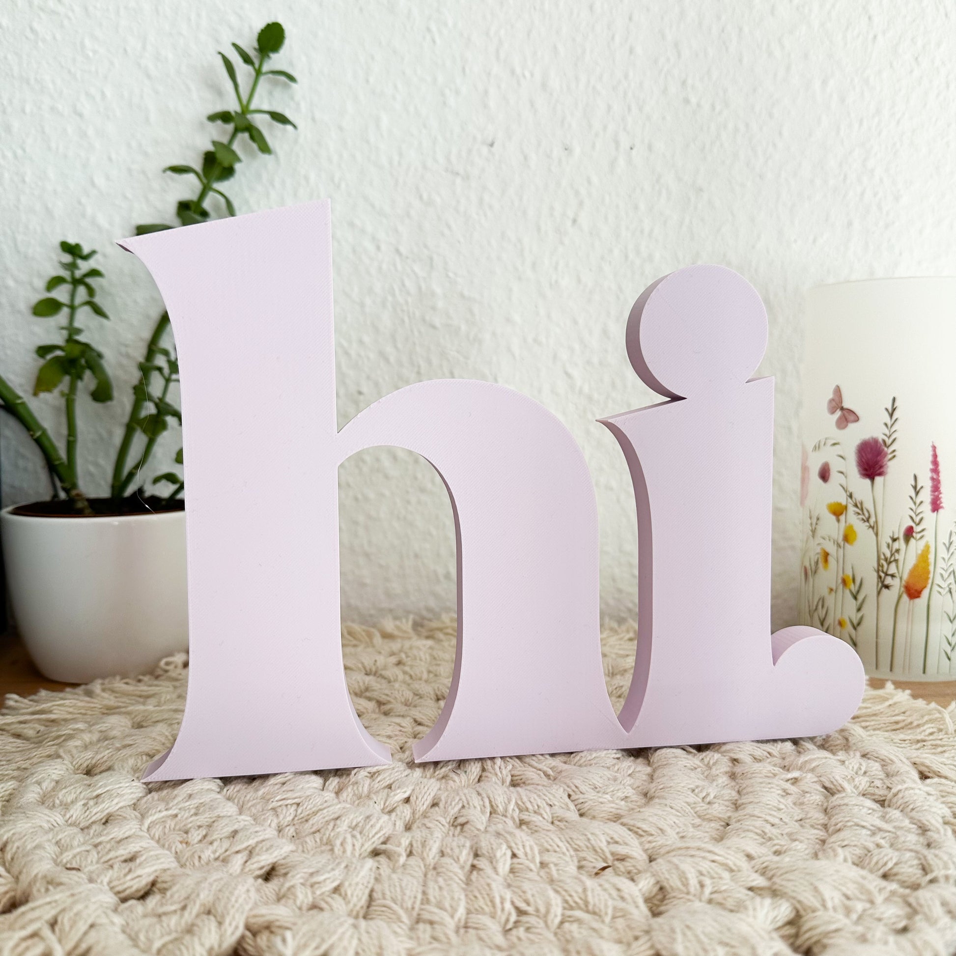 Hi Deko Aufsteller – moderner Schriftzug aus PLA im 3D-Druck